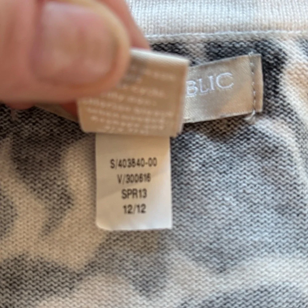 Banana Republic Petite Black‎ White Floral Print Button Front Cardigan Sweater S